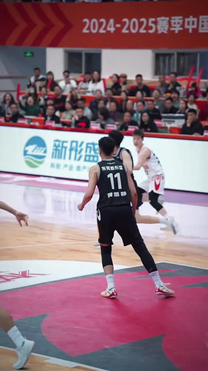 进步明显！杨舒予出战22分钟，投篮9中8得到17分4篮板4助攻