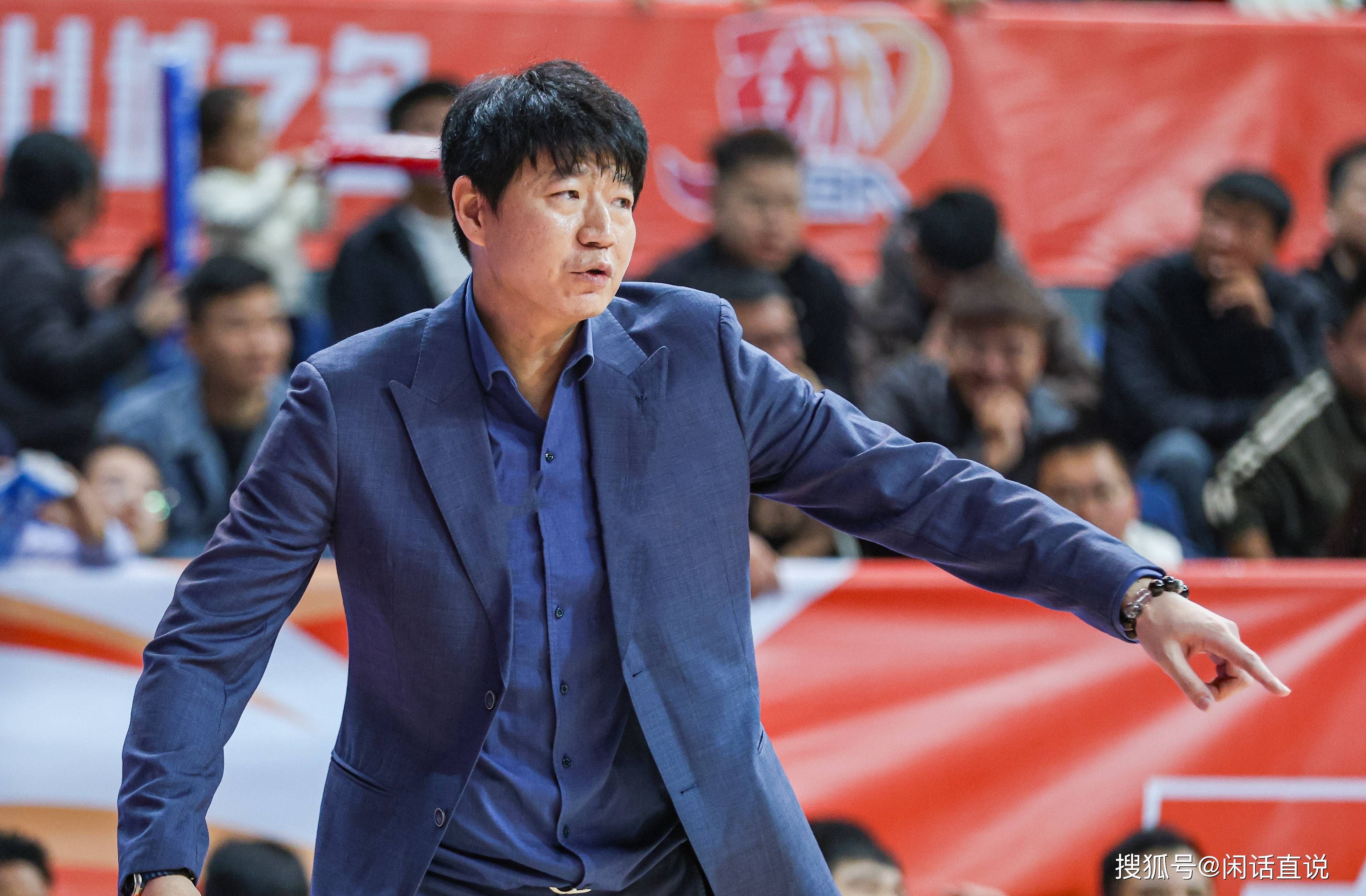 开云体育app-邱彪指导山东男篮训练：有投篮机会不投什么时候投？怎么打球？的简单介绍