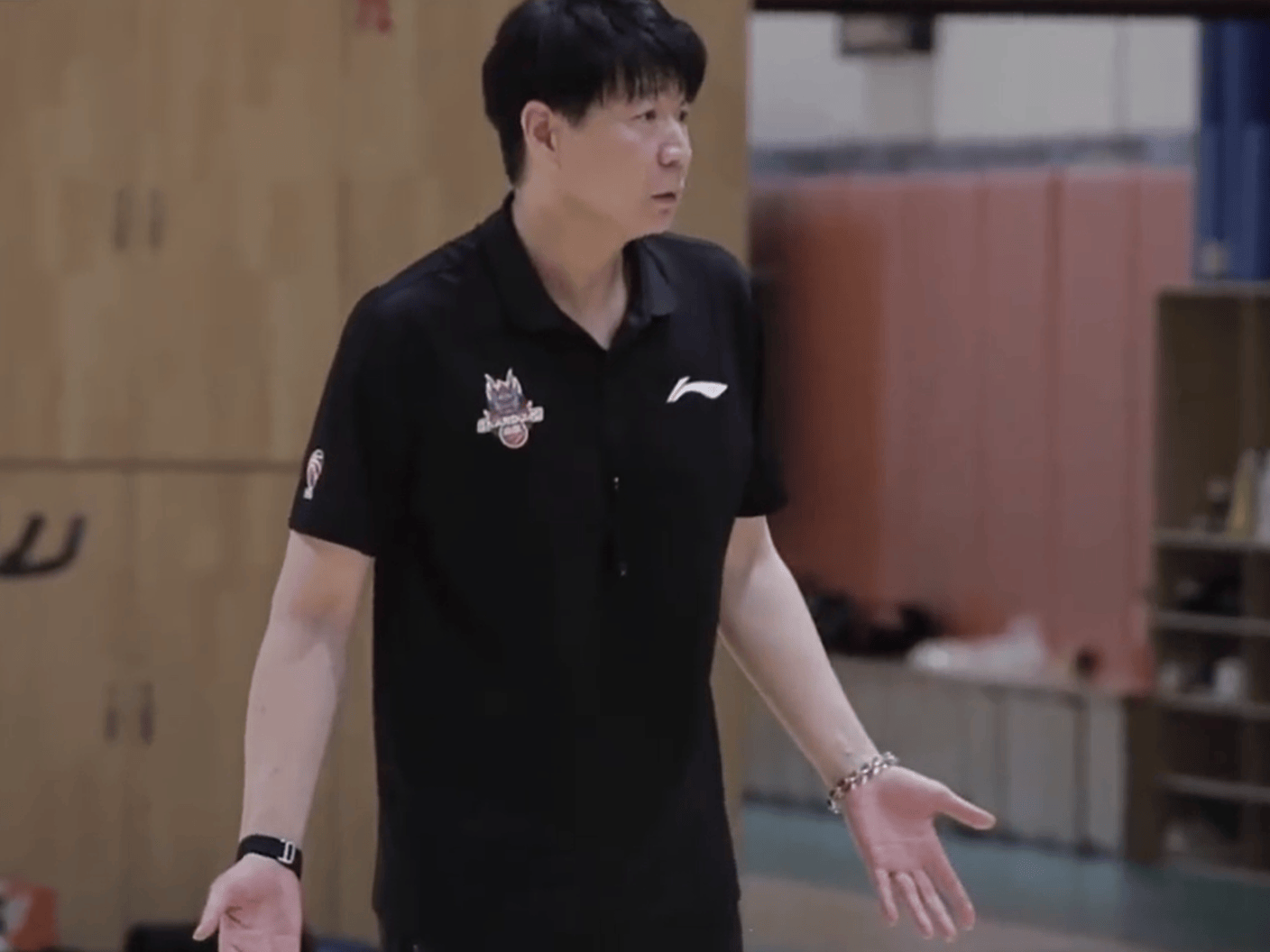 开云体育官网-山东男篮更新邱彪指导训练视频：为邱彪指导敬业精神点赞的简单介绍