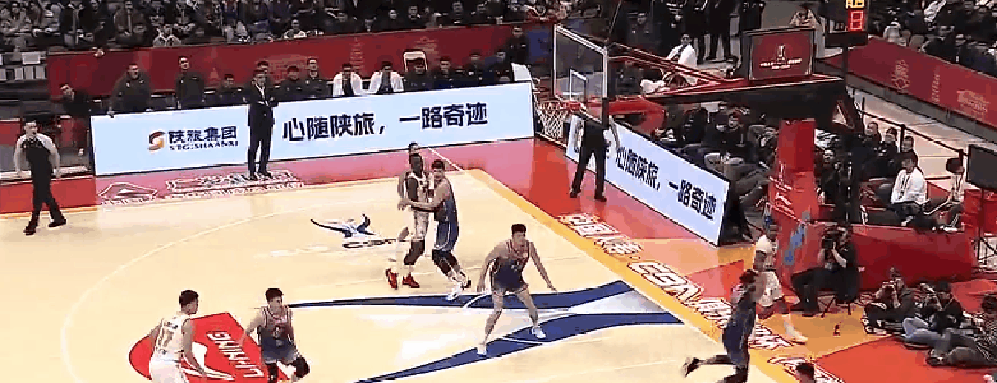 比赛中球队经历了一场激烈的加时赛