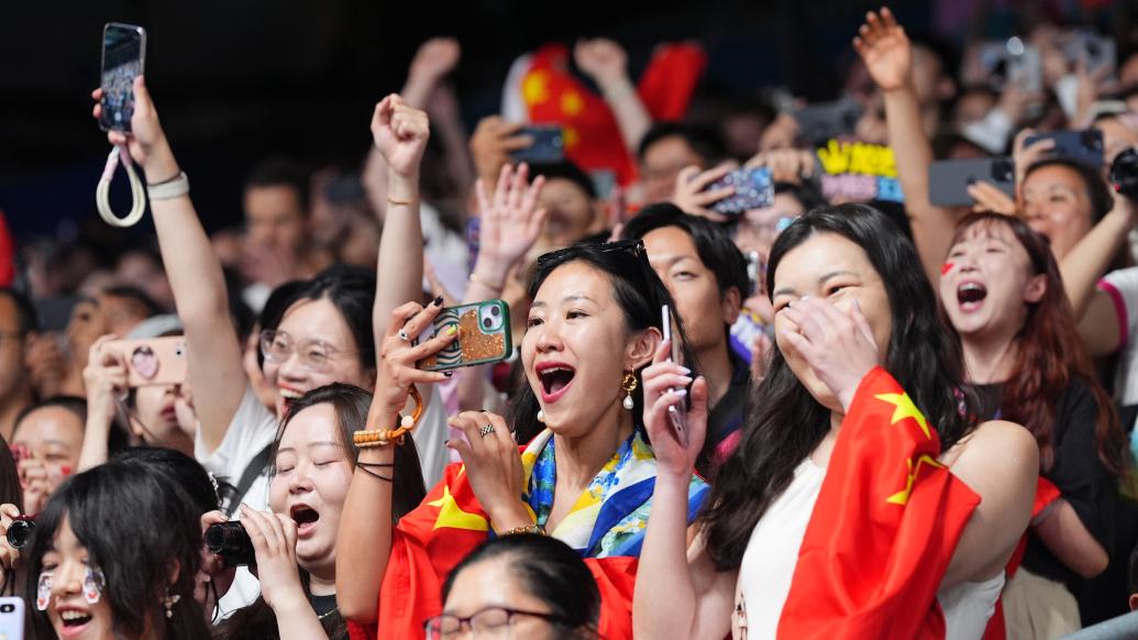 开云体育登录入口-观众沸腾团聚，彰显热情奔放